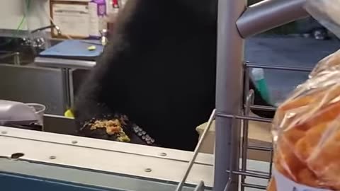 Commute over 30mins increases anxiety & depression risk. (🚗😰)