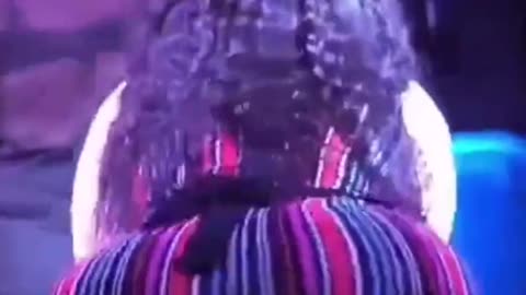 كبرانة هالخلفيه كلو من ضرب رقصات فاخرة 2025