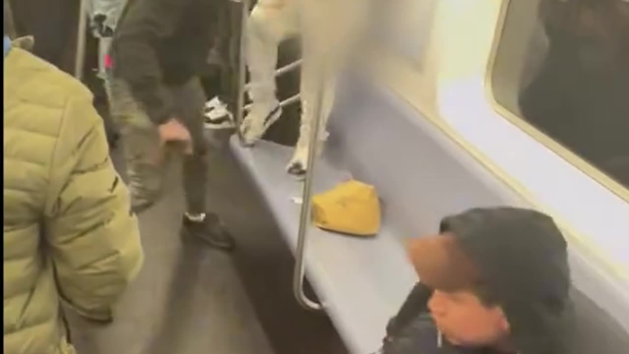 Stabbing attack in NY (disturbing footage)