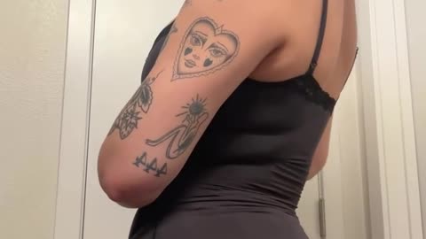 🍑 Big Booty With A Frizzy Hairstyle 💯🔥