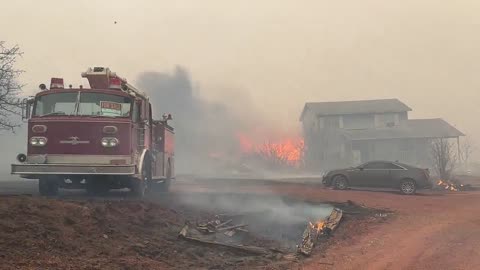 Video: Structures burning along Highway 105 near Meridian, Oklahoma amid