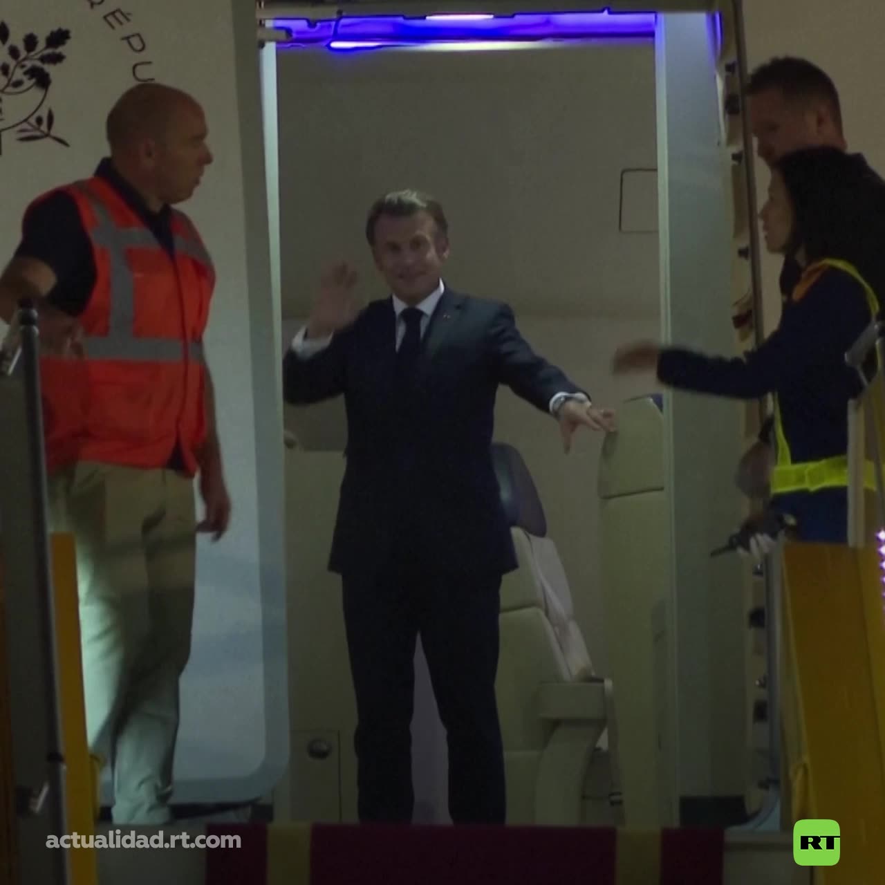 Macron abofeteado por su esposa al llegar a Vietnam