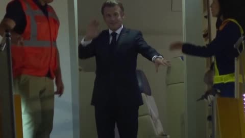 Macron abofeteado por su esposa al llegar a Vietnam