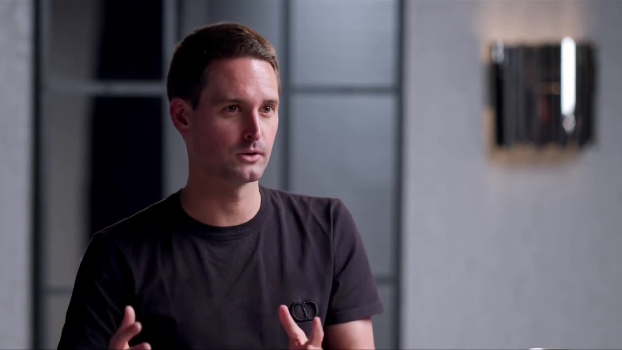 Friends vs. Fame: The Battle - Evan Spiegel on DOAC