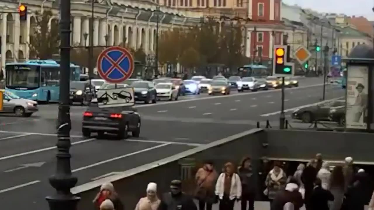 Kaos nga përplasja e tetë makinave në Rusi, persona të plagosur