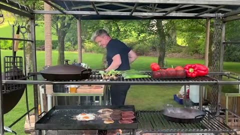 Gordon Ramsay Turns a Full Scottish Breakfast into a Sandwich