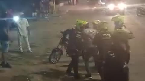 Pelea en El Rodadero deja varios heridos y policía agredido