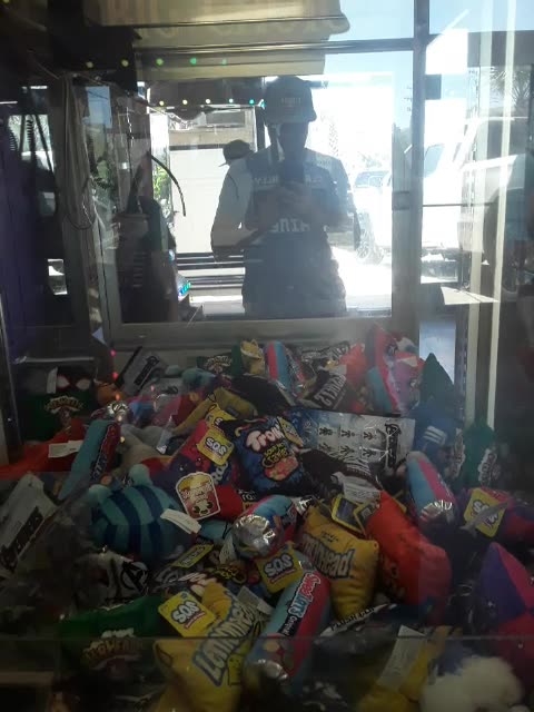 Hubby Poo vs. The Claw Machine