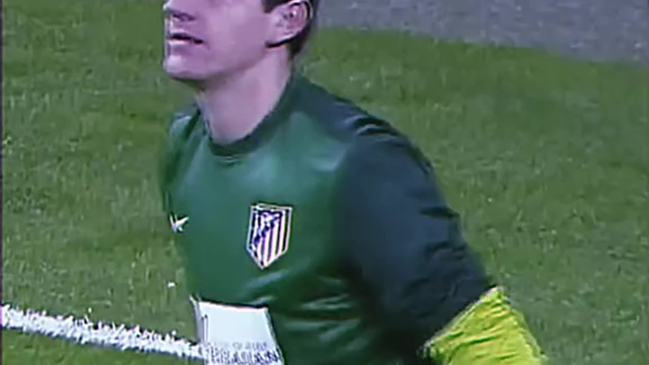 The moment of epic reaction when Ronaldo shot the ball#ronaldo #football #chjllball_team