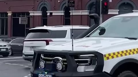 Dramatic scenes in Ballarat as Prime Minister Anthony Albanese's