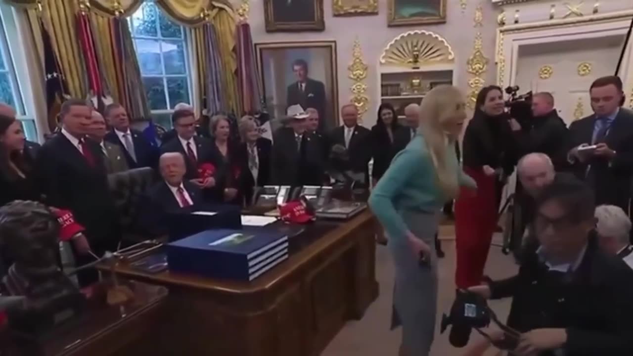 SHE NEVER SMILES — Trump DOUBLES DOWN on Kaitlan Collins DIG