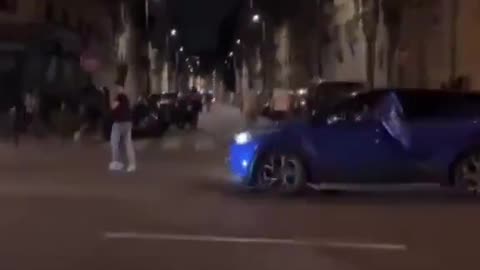 🚨 Unbelievable scenes in Paris right now