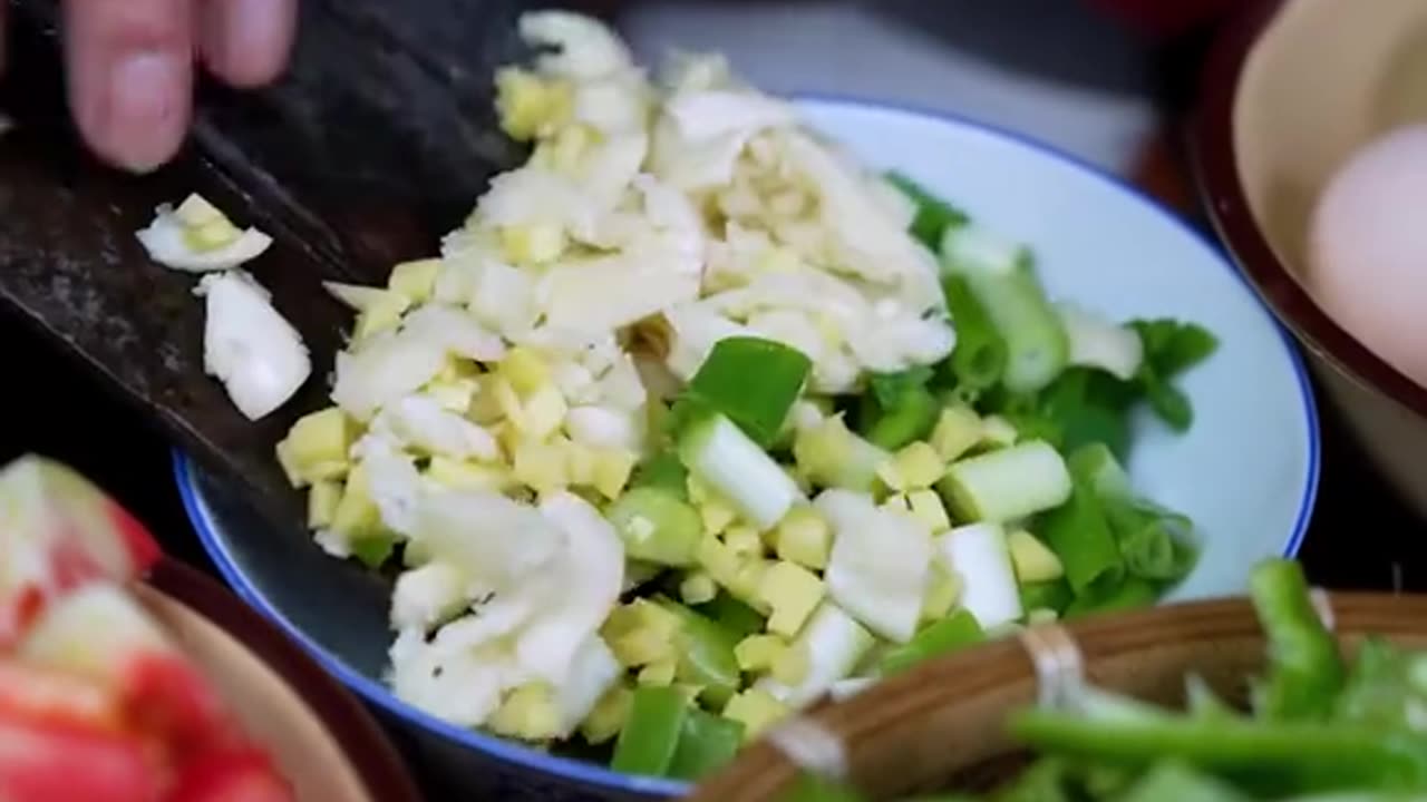 Noodles with egg sauce and stir-fry