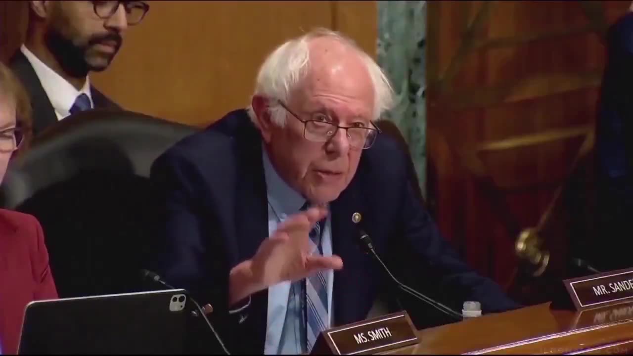 il Donaldo Trumpo - STOP IT!!! BERNIE SANDERS LOVES BIG BOOTY LATINAS