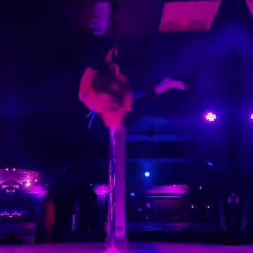 This butt twerking can cause an earthquake.