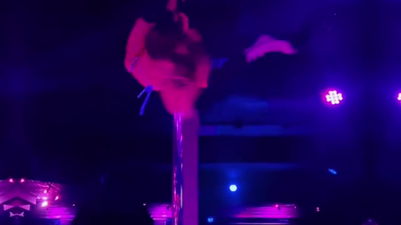 This butt twerking can cause an earthquake.