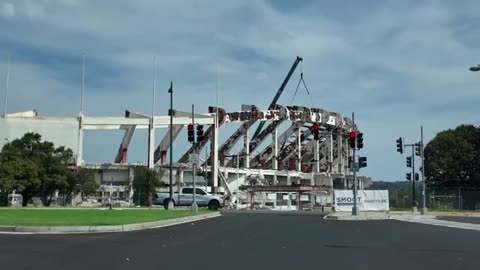 Trump and Epstein Statue on the Mall and riot fences return to the White House