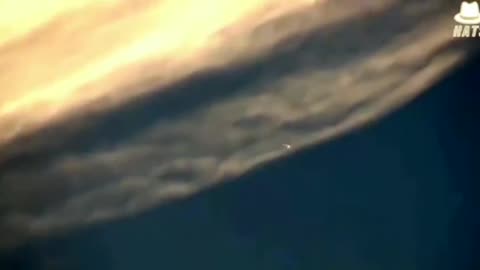 Caught In The Act of Poisoning Our Sky! A Chemtrail In Action...
