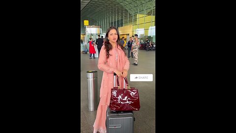 Bollywood Actress Bhagyashree was Spotted at Mumbai Airport 🔥🥰❤️