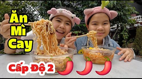 Duong Cookie ASMR Mukbang eats level 2 spicy noodles