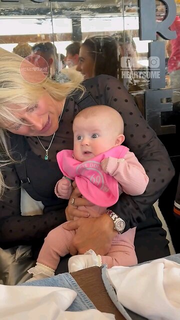 MetDaan Cr... Mastering the perfect minimalist nail design