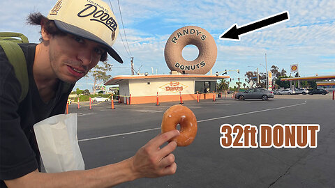 Trying The World Famous Randy's Donuts in LA