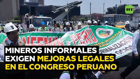 Mineros informales protestan frente al Congreso peruano exigiendo mejoras legales