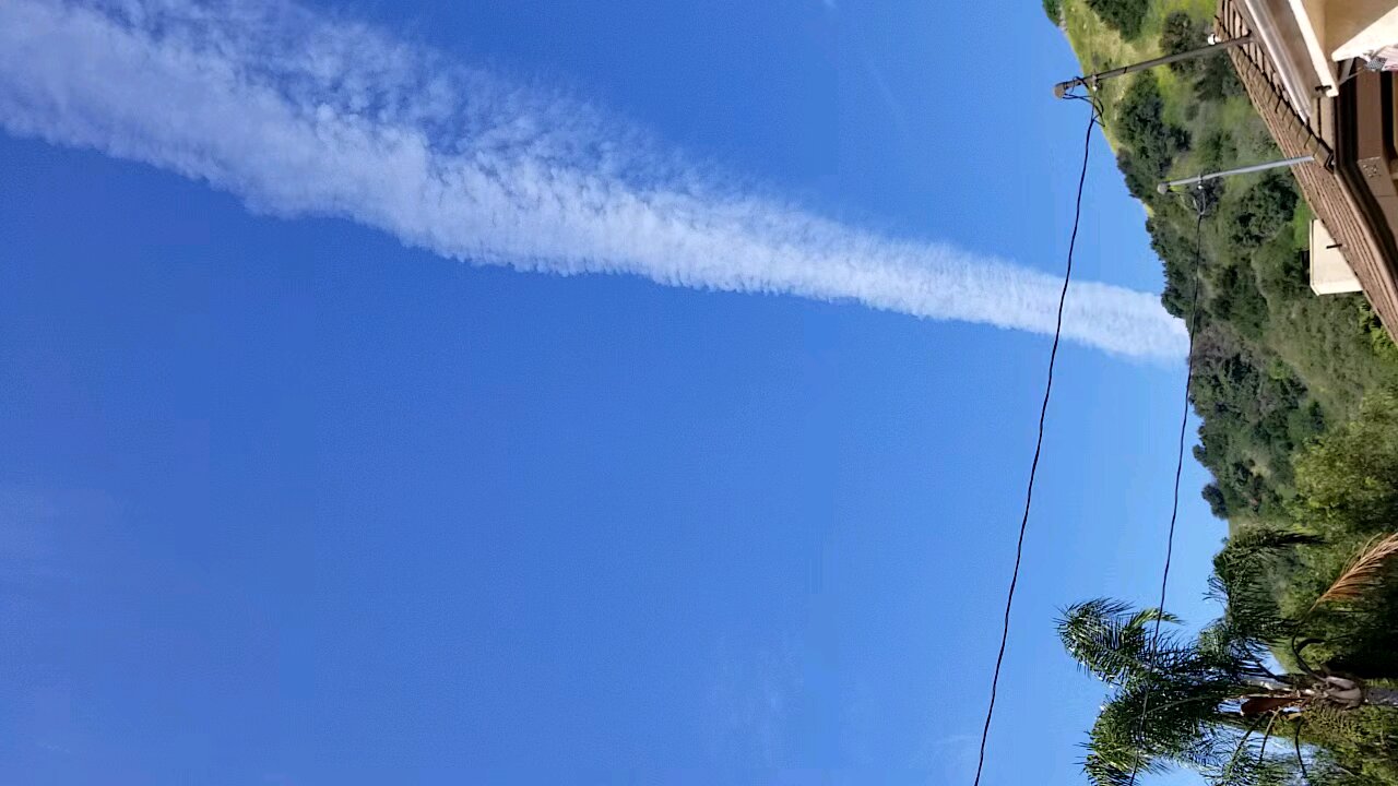 huge Chemtrail attack happening now