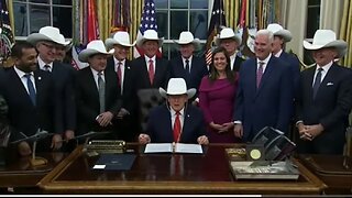 Trump's Receives Replica Hat From 1980 Miracle On Ice Team
