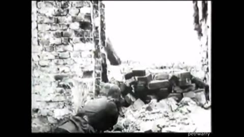 WWII_Heavy_shelling_of_Leningrad_-_German_big_guns_in_action-DMGcrEu-IjI