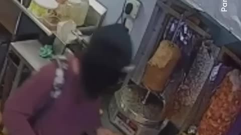 Moment thief steals meat and sauce from shawarma cafe - 7NEWS Australia