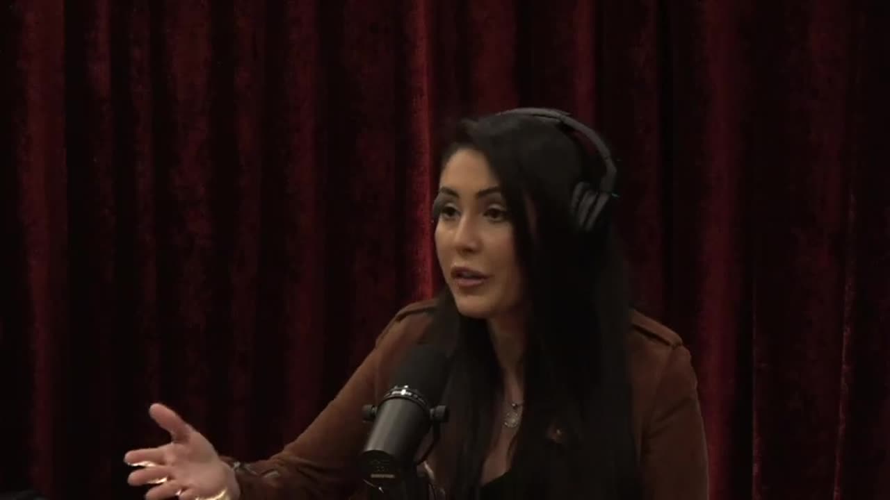 The Joe Rogan Experience | Rep. Anna Paulina Luna (2365)