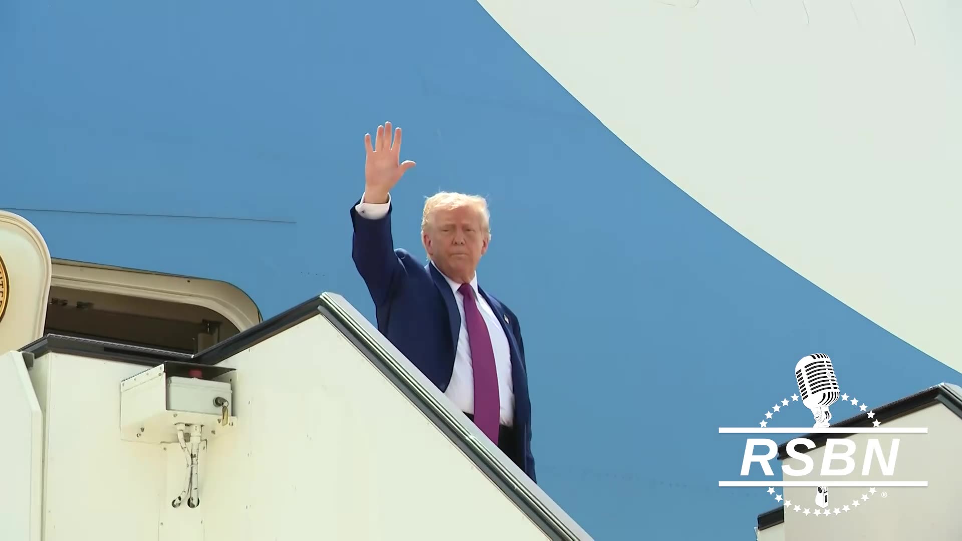 WATCH: President Trump departs Doha, Qatar, on his way to the United Arab Emirates - 5/15/25