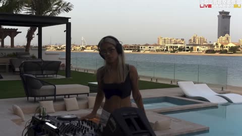 Sherry – Melodic House & Techno DJ Set by the Beach | Sunset Vibes From Dubai