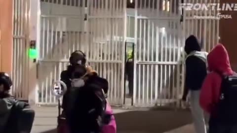Snipers DEFEND a Portland ICE building from Anti-ICE rioters..