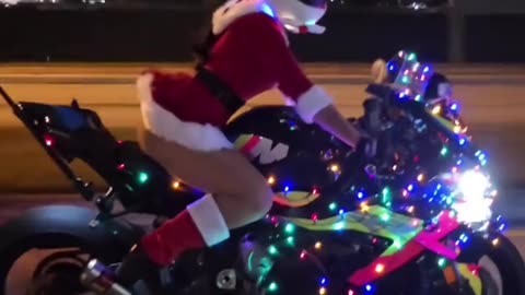 🎅🍑 Guess Who Is Coming To Town 🌨️