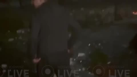 ‼️ The moment the drone crashed near the entrance to the shelter in Kyiv