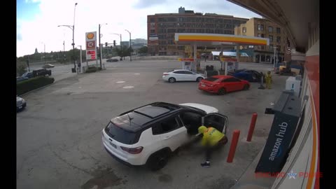 Chicago Black Suspect Assaults Man and Steals his Car and Dog