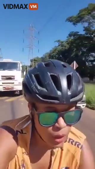 Obnoxious Karen Cyclist Proudly Blocking Traffic Gets Some Satisfying Karma