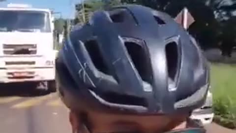 Obnoxious Karen Cyclist Proudly Blocking Traffic Gets Some Satisfying Karma