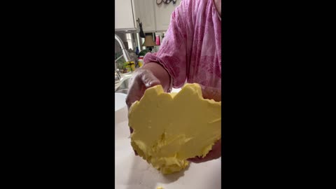 "From Cream to Table: How to Make Butter at Home"