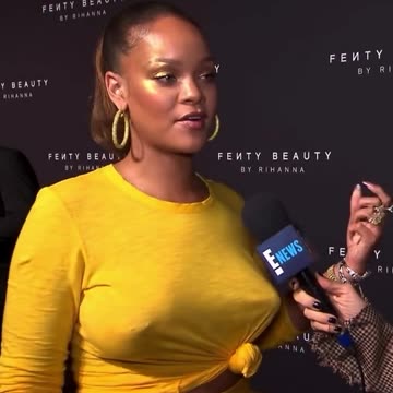 RIHANNA!!! WOWOWWWWW!!! LOOK AT HER BOOBS & NIPPLES!!! SO .....WOW!!!