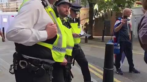 UK Poliice Are As Dumb As Rocks