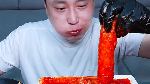 Spicy cabbage stewed with beef intestines