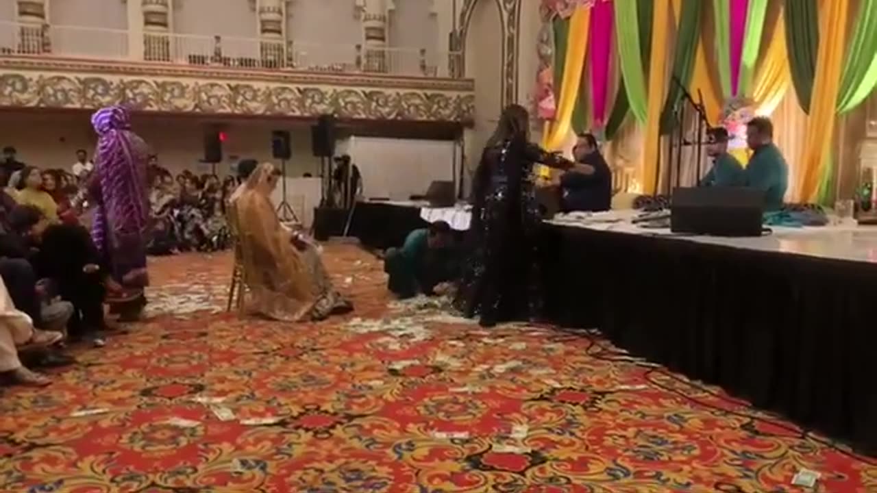 America mein Waqas NawazKi Shaadi Dhoom Dhaam sy munaqid hui..mp4