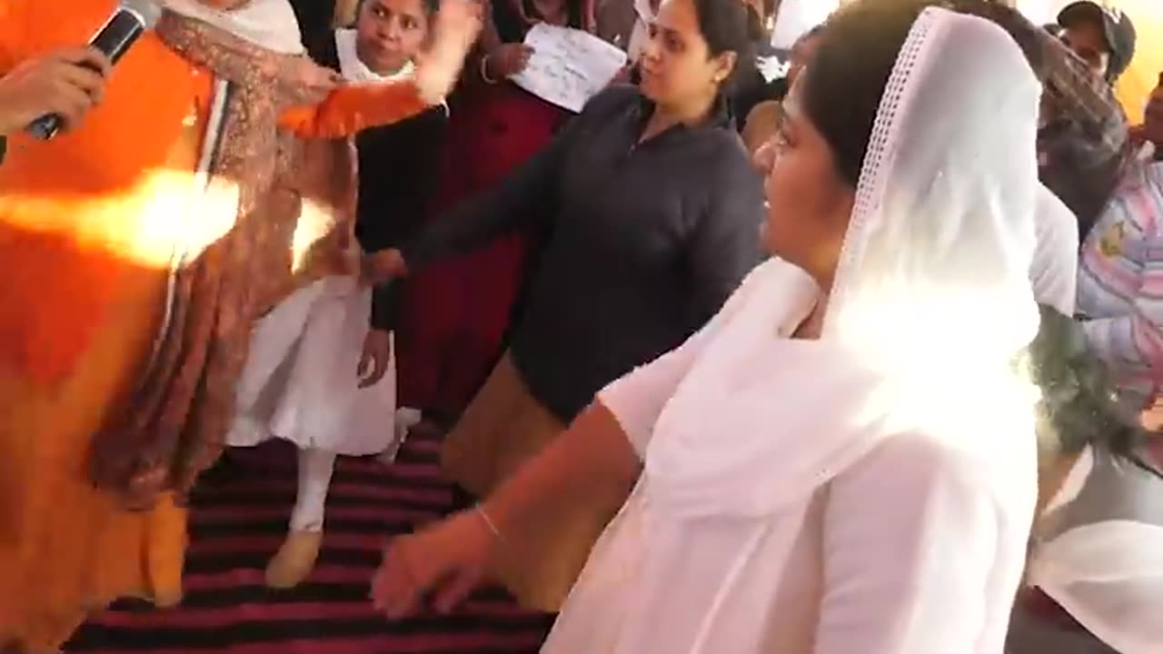 यीशु ने पास्टर Sonia Yoseph Narula जी की प्रार्थना के द्वारा बहनो को गैर भाषा से भरा