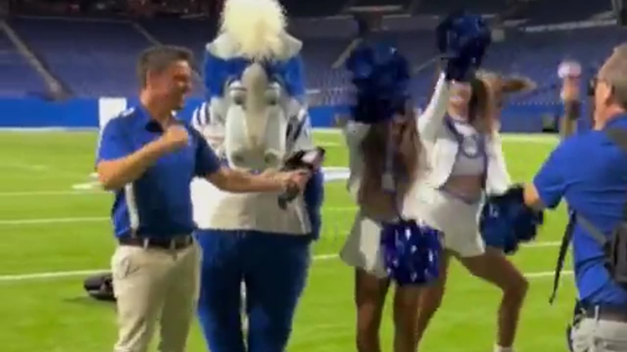 🤣🎭 Being a Mascot is Hilariously Fun and Unexpected! | FunFM