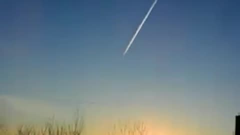 dude with a Nikon p1000 zooms in on a chemtrail plane laying dust 31 miles away.