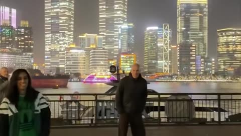 Zidane aprende jianzi con unas señoras chinas