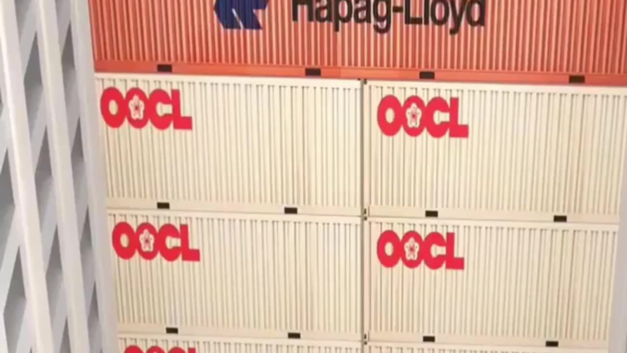 Colossus of the Sea: A Giant Container Ship 🚢